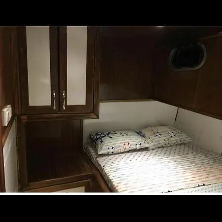 Junior Ogulcan Yachting ספינת מלון *