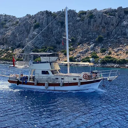Junior Ogulcan Yachting ספינת מלון *